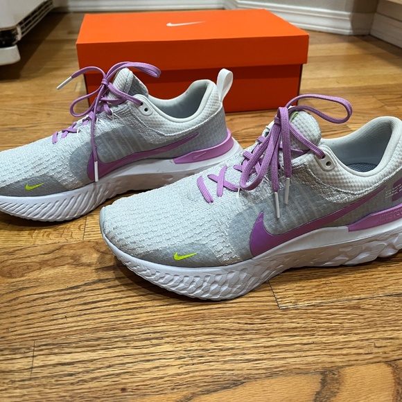 Nike React Infinity 3, W's size 11, White/Blue Tint/Volt/Rush Fuchsia - Picture 3 of 7